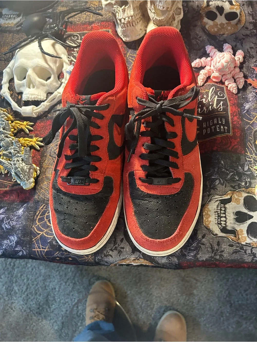 Men's Athletic Shoes - Red & Black Low-Top Sneakers